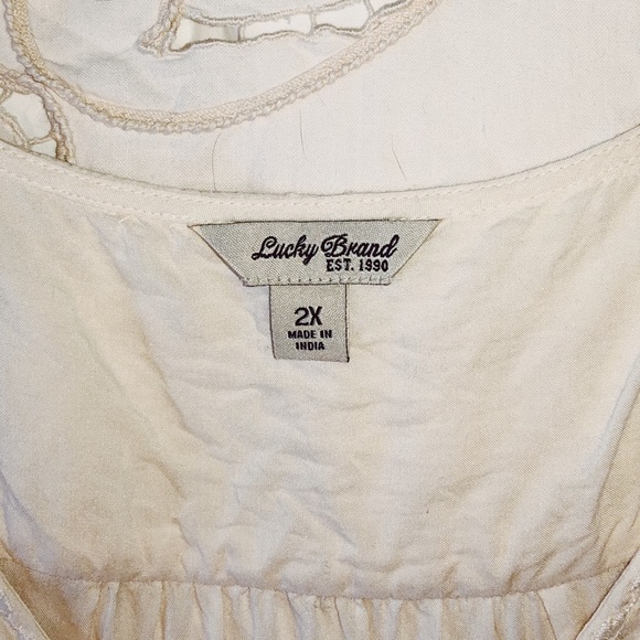 SOLD ❌ Lucky Band 2X Embroidered V-Neck Blouse - Picture 2 of 5